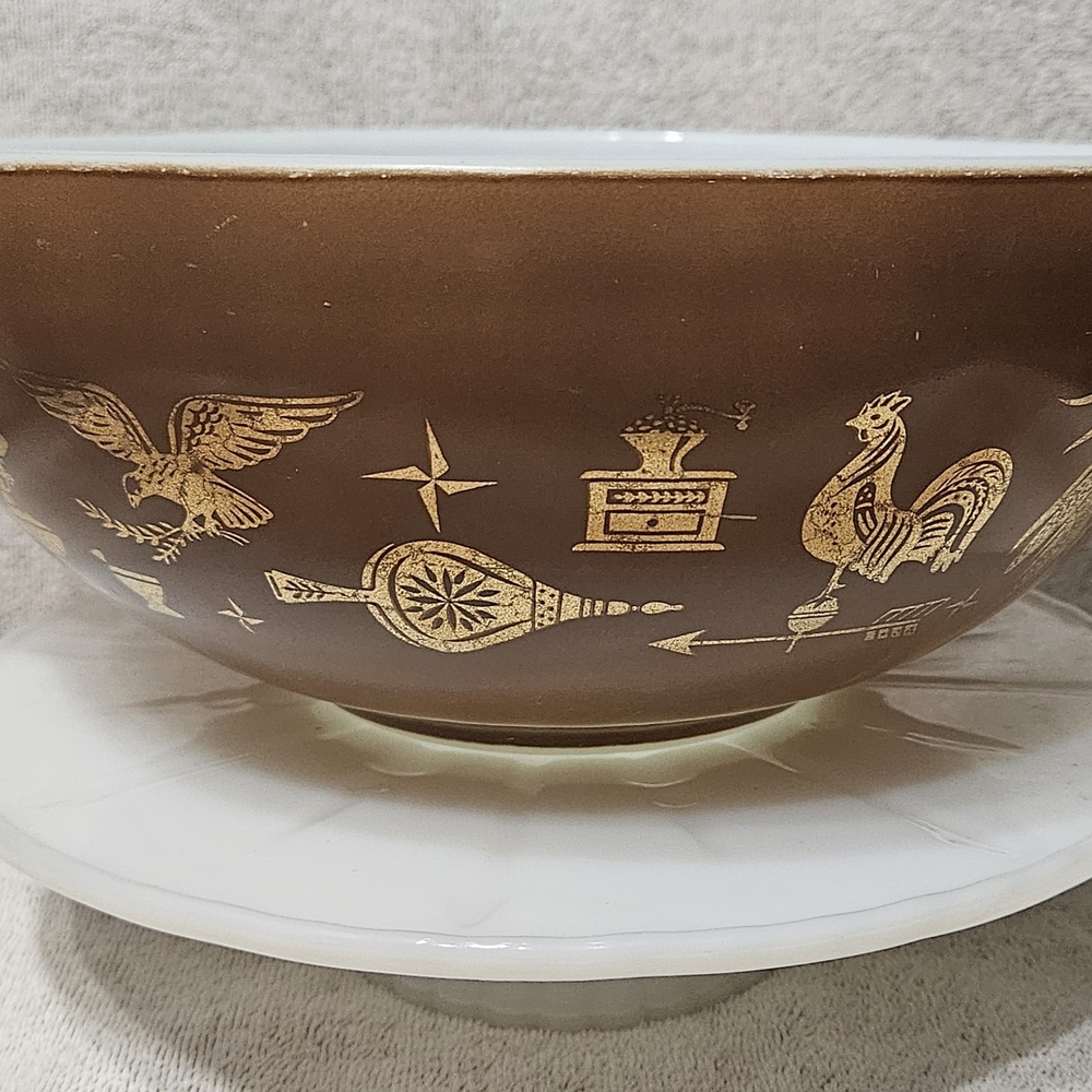 Pyrex Early American Cinderella Mixing Bowl